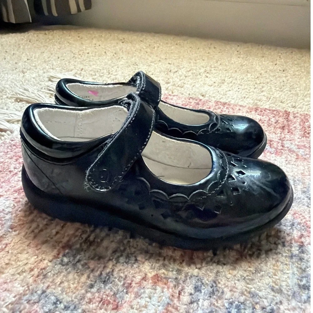 Stride Rite Mary Jane Toddler Girls 8.5M Patent Leather Flats SRT Dress Shoe